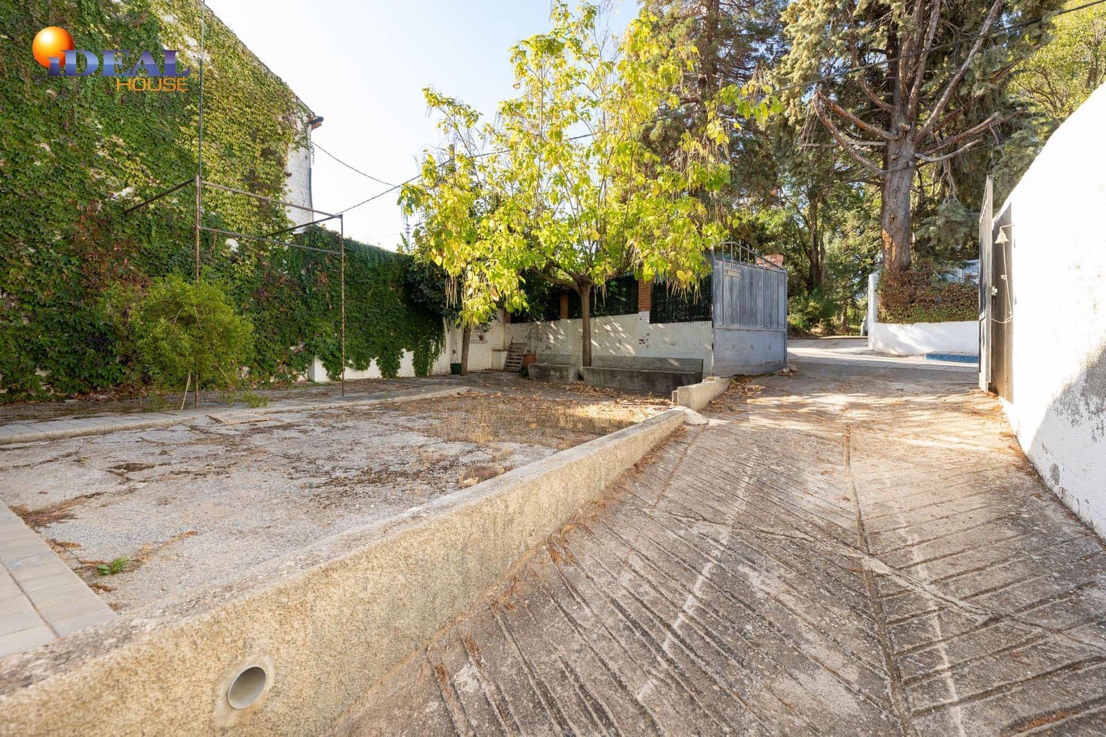 4 bedroom Villa for sale in Dilar with pool garage - € 349,900 (Ref: 9434368)