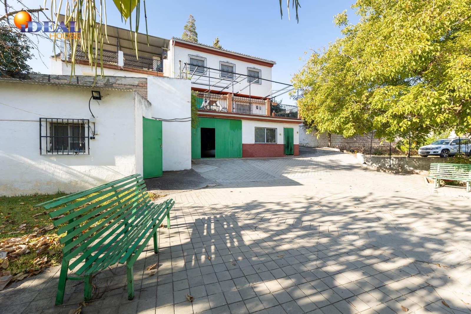 4 bedroom Villa for sale in Dilar with pool garage - € 349,900 (Ref: 9434368)