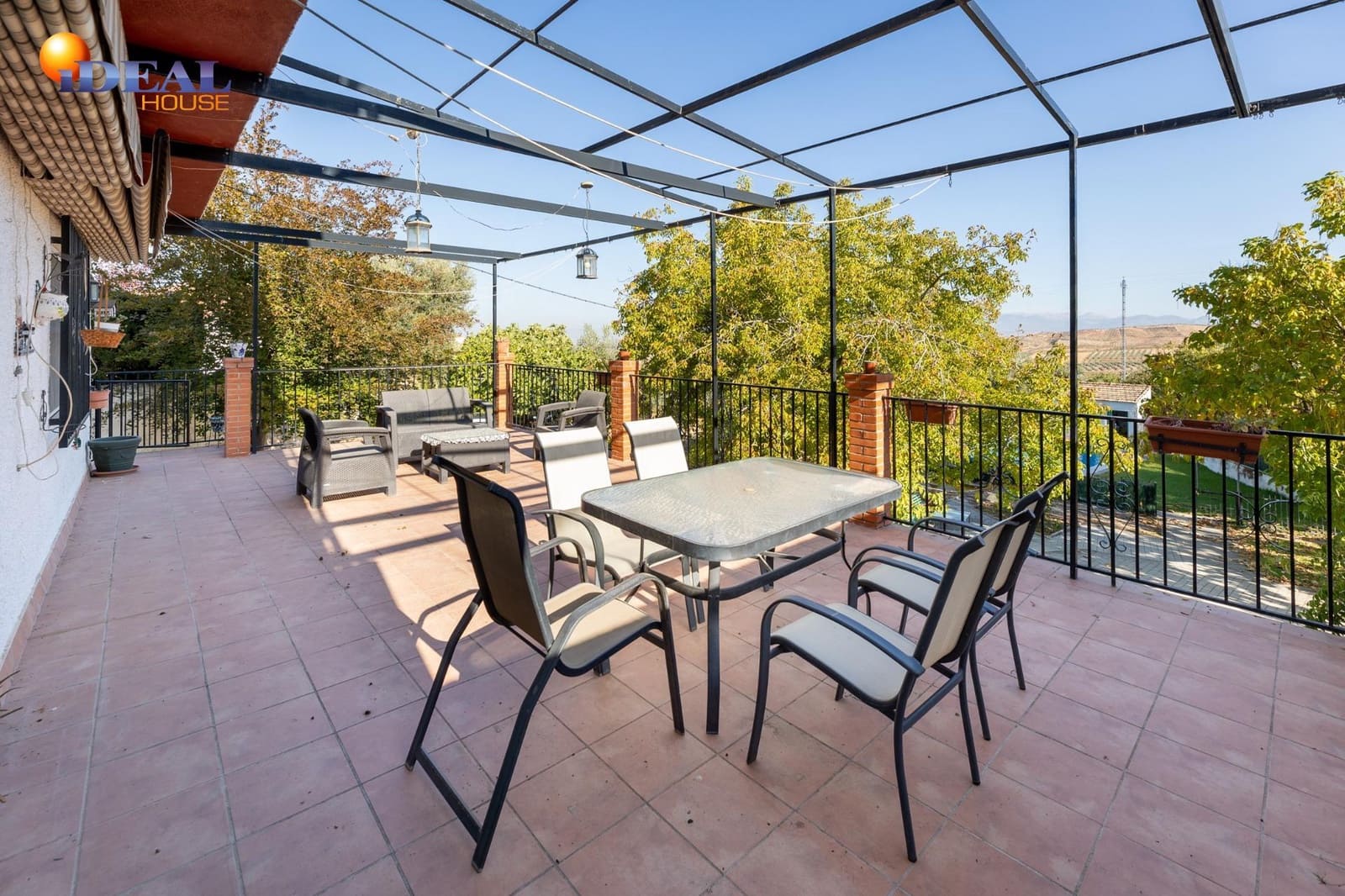 4 bedroom Villa for sale in Dilar with pool garage - € 349,900 (Ref: 9434368)