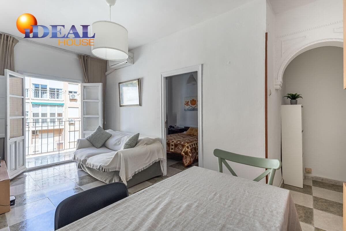 3 bedroom Flat for sale in Granada city - € 250,000 (Ref: 9434371)