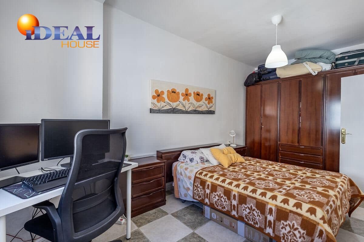 3 bedroom Flat for sale in Granada city - € 250,000 (Ref: 9434371)