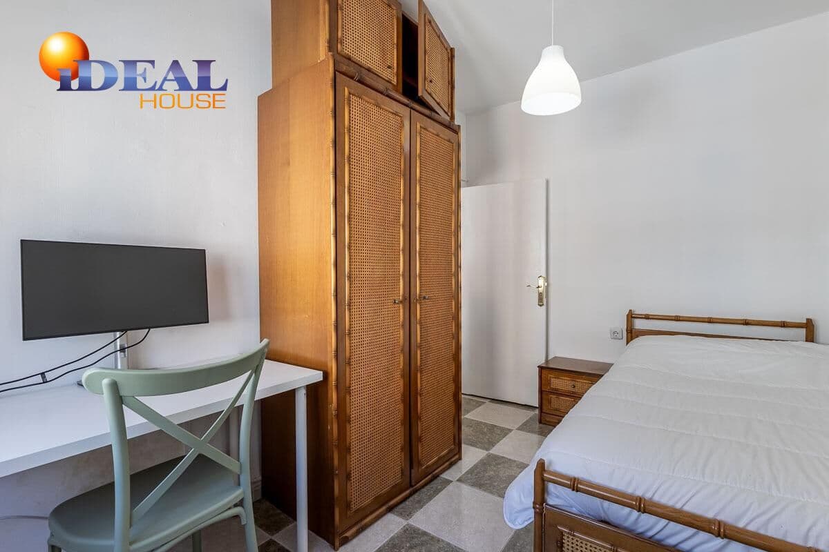 3 bedroom Flat for sale in Granada city - € 250,000 (Ref: 9434371)