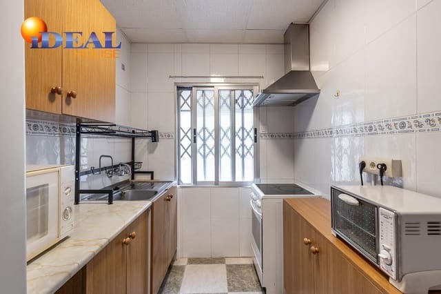 3 slaapkamer Flat te koop in Camino de Ronda - Rosaleda, Granada stad - € 250.000 (Ref: 9434371)