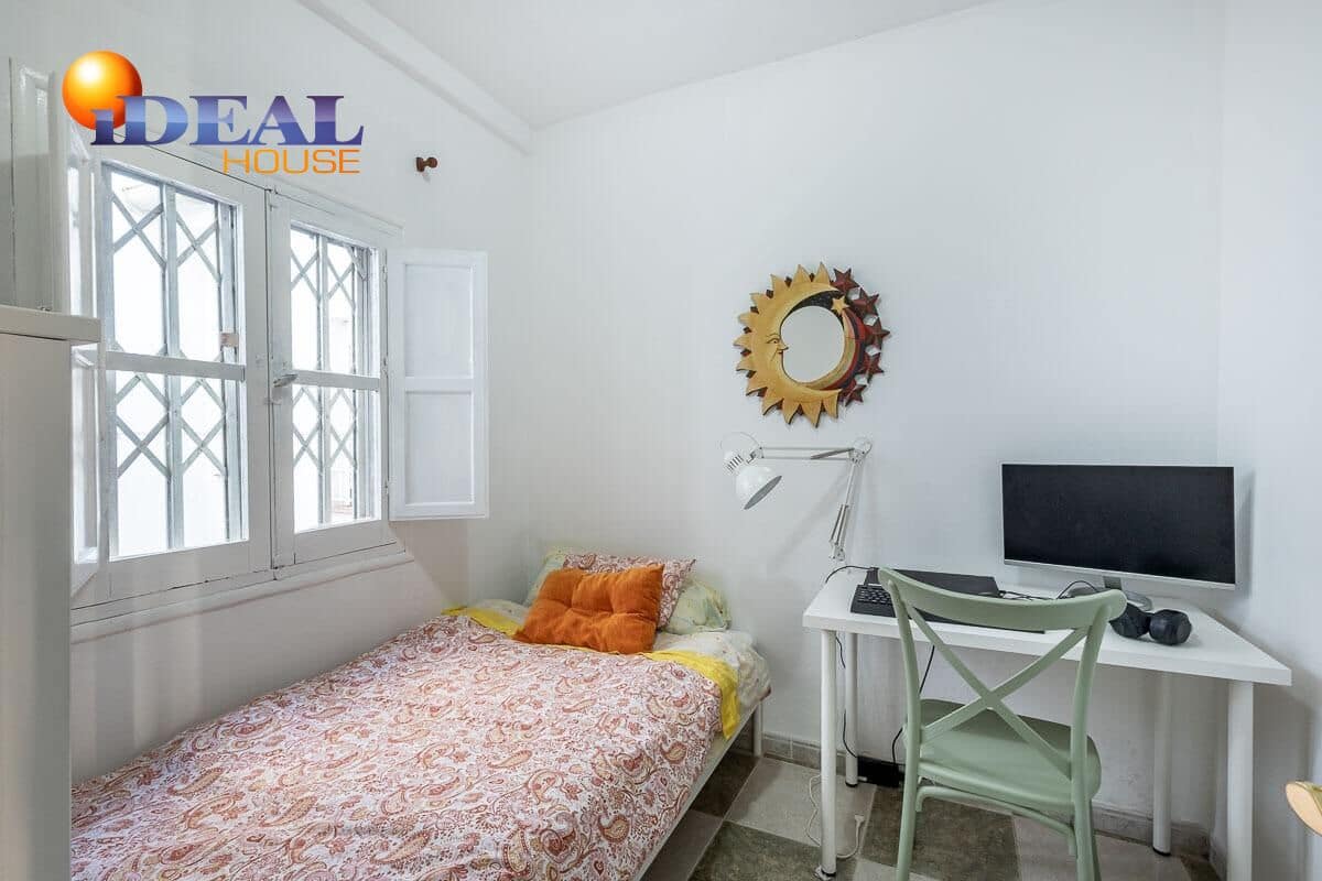 3 bedroom Flat for sale in Granada city - € 250,000 (Ref: 9434371)