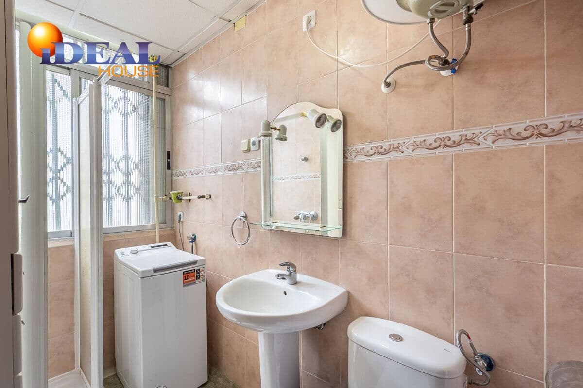 3 bedroom Flat for sale in Granada city - € 250,000 (Ref: 9434371)