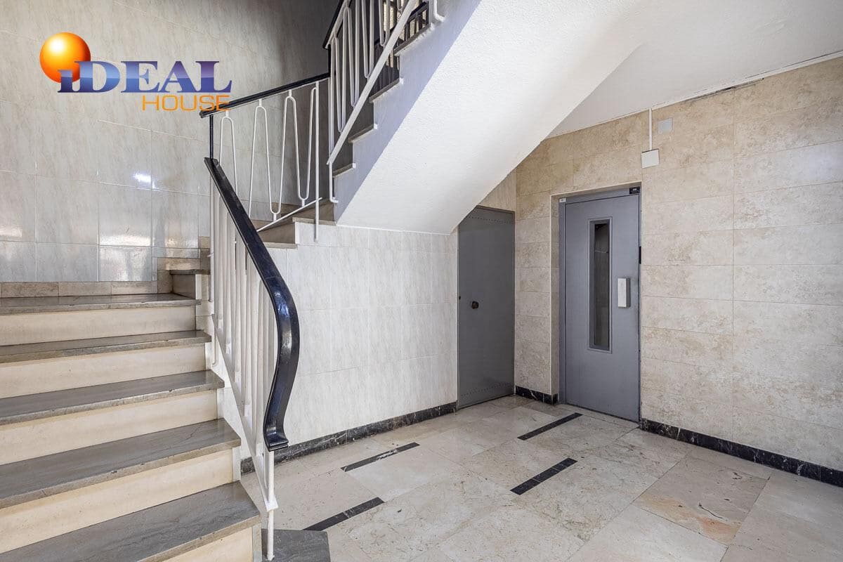 3 bedroom Flat for sale in Granada city - € 250,000 (Ref: 9434371)