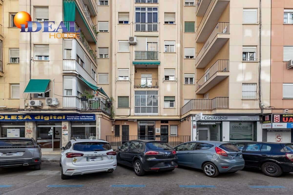 3 bedroom Flat for sale in Granada city - € 250,000 (Ref: 9434371)