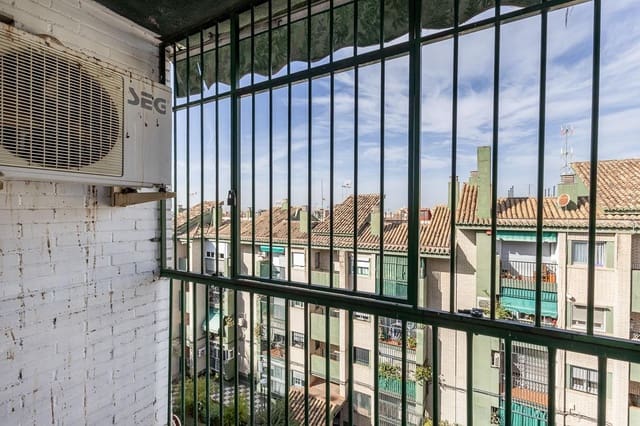 3 makuuhuone Asunto myytävänä paikassa Poligono Cartuja - La Paz, Granada kaupunki mukana 
autotalli - 115 000 € (Ref: 9434375)