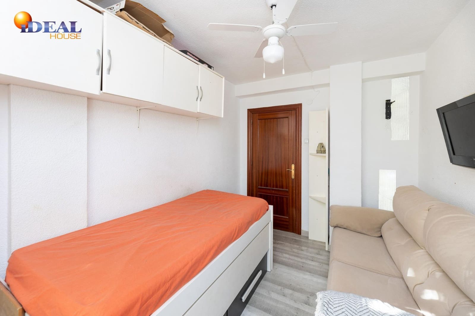 Piso de 3 habitaciones en Granada ciudad en venta - 190.000 € (Ref: 9434376)