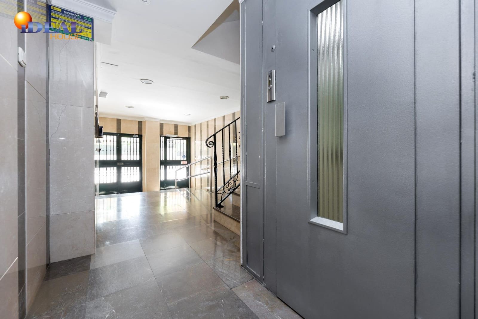 Piso de 3 habitaciones en Granada ciudad en venta - 190.000 € (Ref: 9434376)