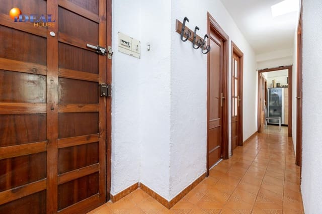 Piso de 3 habitaciones en Granada ciudad en venta - 190.000 € (Ref: 9434376)