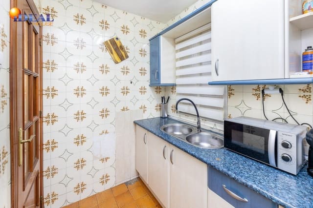 Piso de 3 habitaciones en Granada ciudad en venta - 190.000 € (Ref: 9434376)