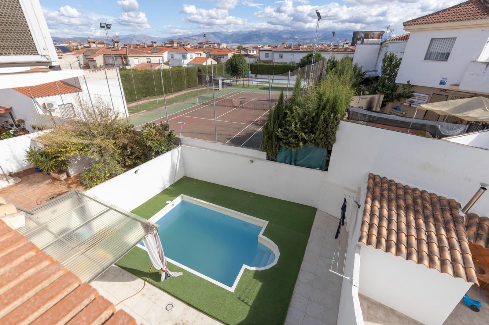 4 quarto Casa em Banda para venda em Las Gabias com piscina garagem - 290 000 € (Ref: 9434379)