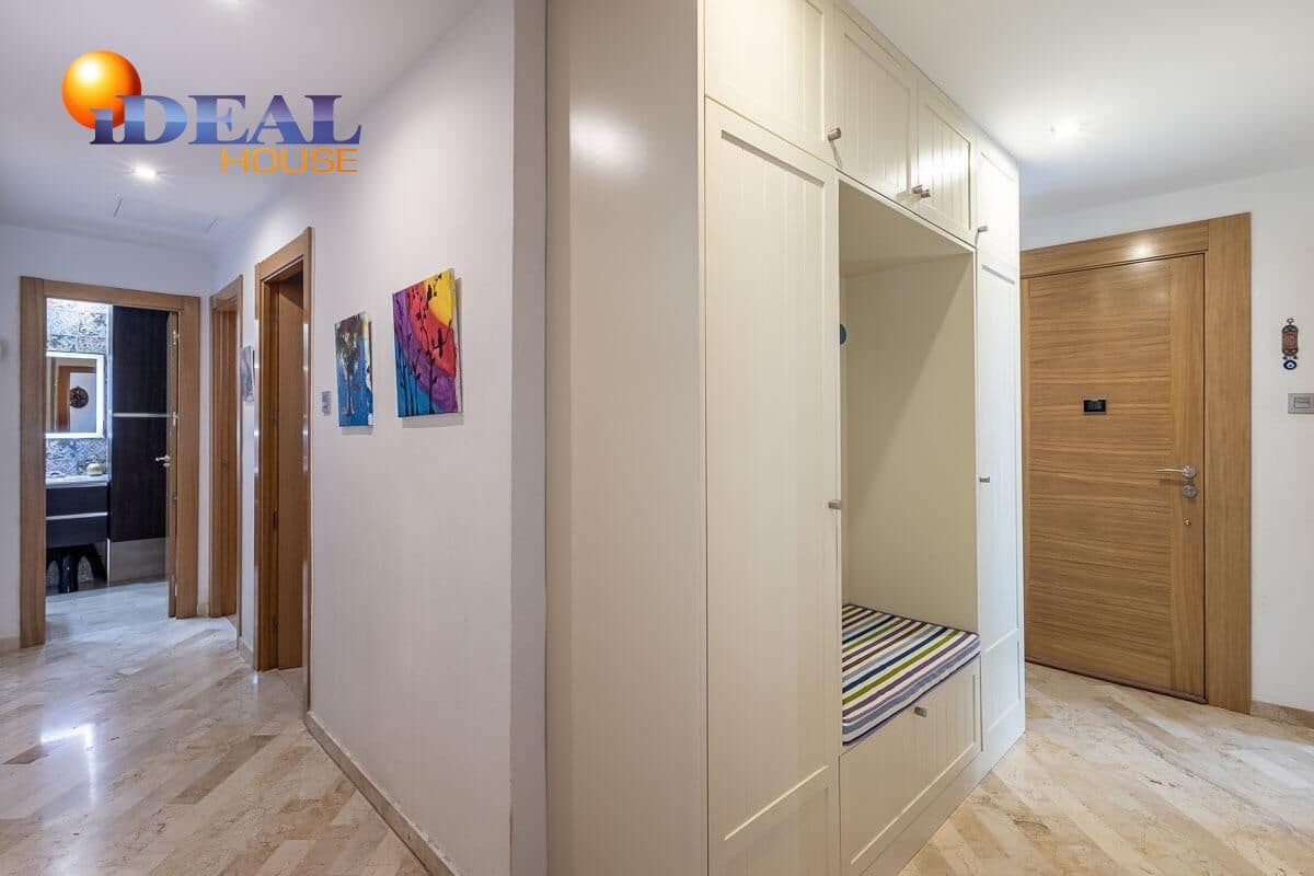 3 bedroom Flat for sale in Granada city with garage - € 395,000 (Ref: 9434388)