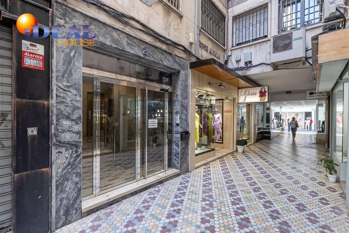 3 bedroom Flat for sale in Granada city with garage - € 395,000 (Ref: 9434388)