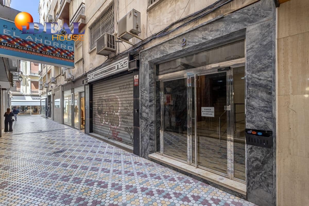 3 bedroom Flat for sale in Granada city with garage - € 395,000 (Ref: 9434388)