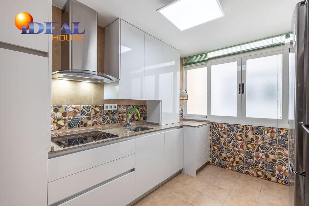 3 bedroom Flat for sale in Granada city with garage - € 395,000 (Ref: 9434388)