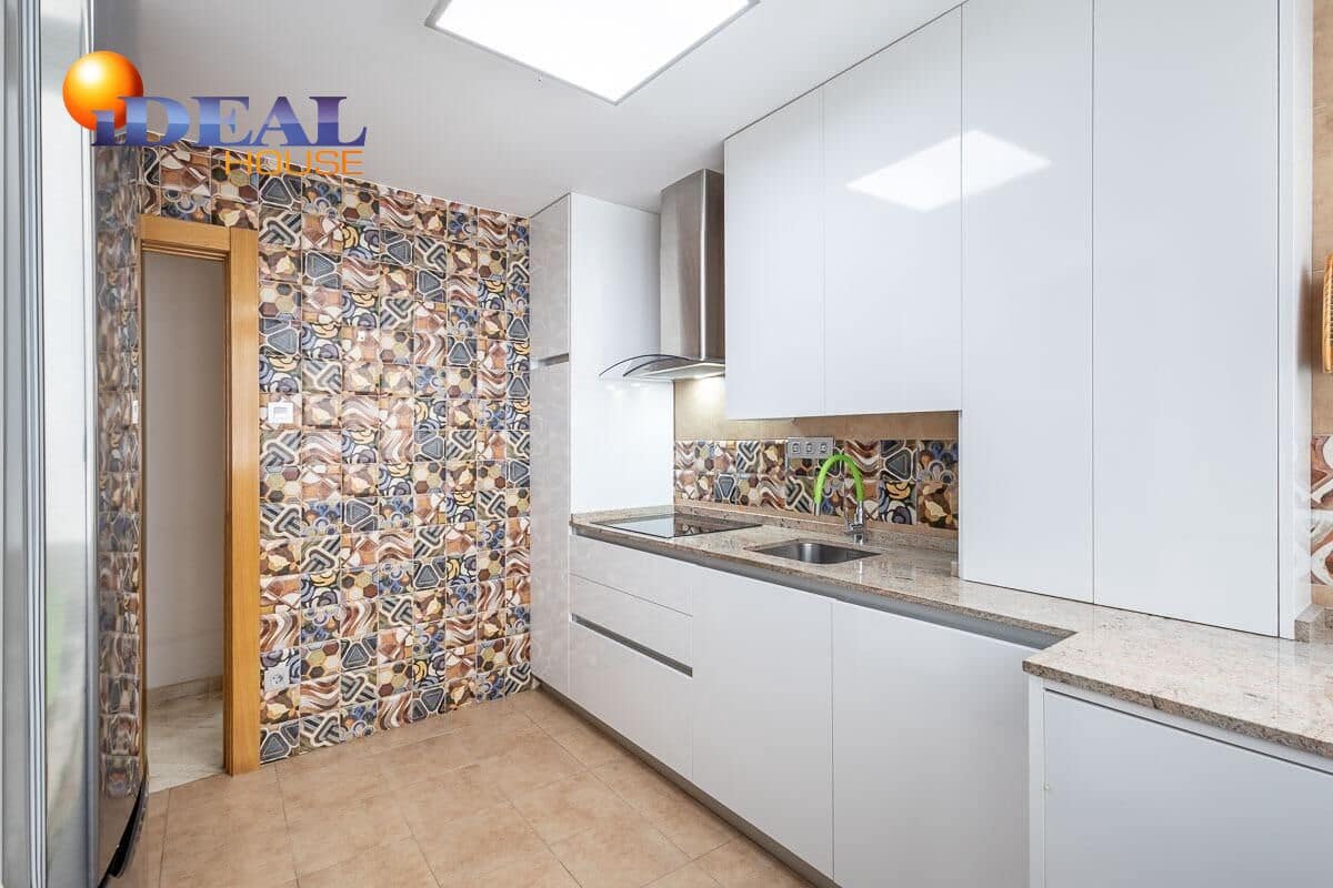 3 bedroom Flat for sale in Granada city with garage - € 395,000 (Ref: 9434388)