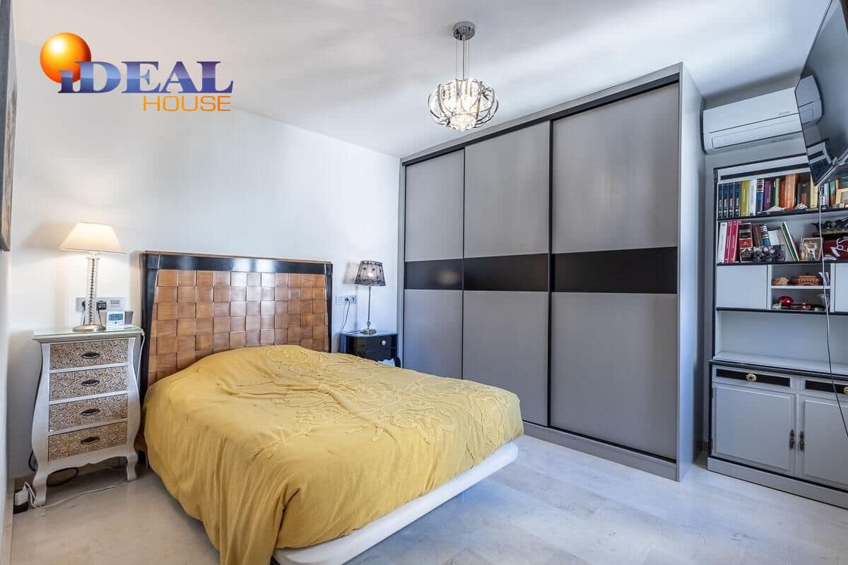 3 bedroom Flat for sale in Granada city with garage - € 395,000 (Ref: 9434388)