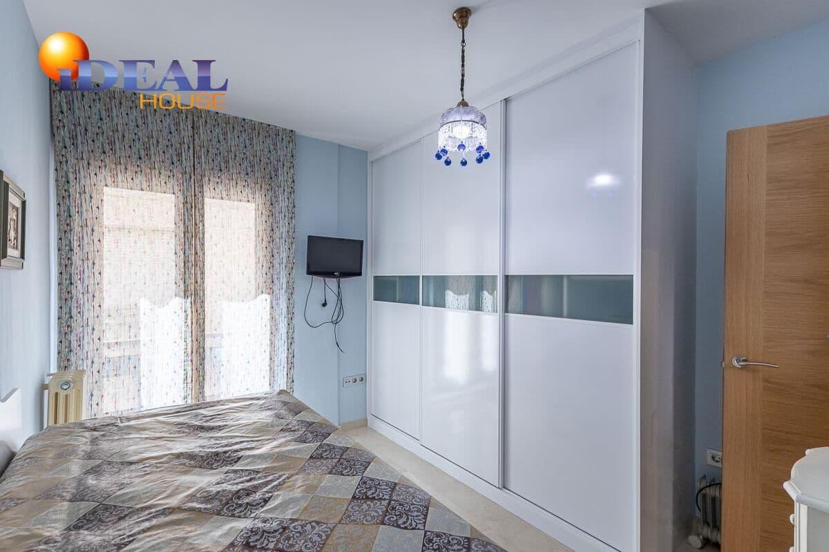 3 bedroom Flat for sale in Granada city with garage - € 395,000 (Ref: 9434388)