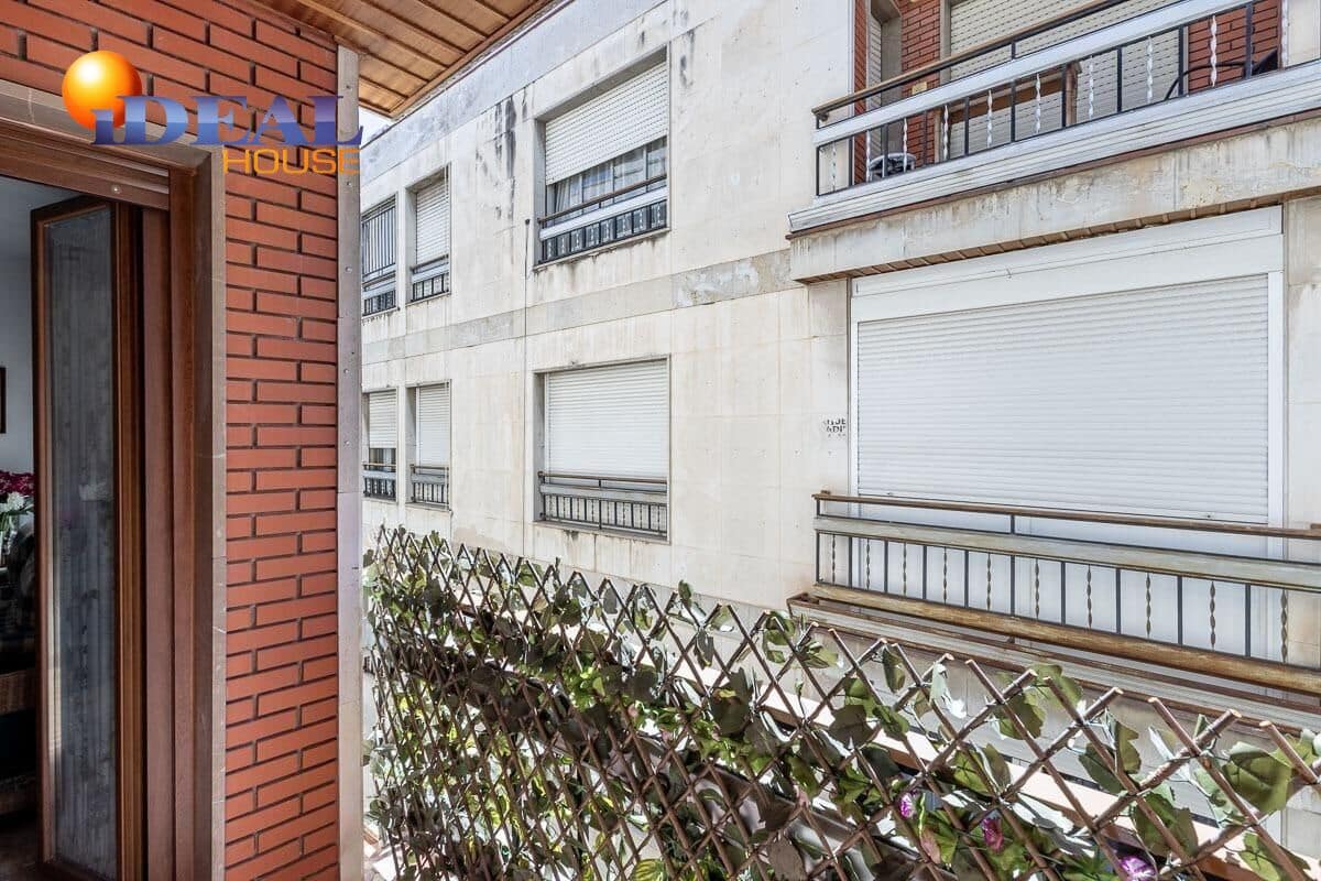 3 bedroom Flat for sale in Granada city with garage - € 395,000 (Ref: 9434388)