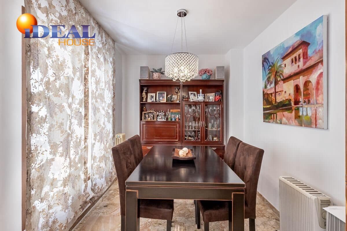 3 bedroom Flat for sale in Granada city with garage - € 395,000 (Ref: 9434388)