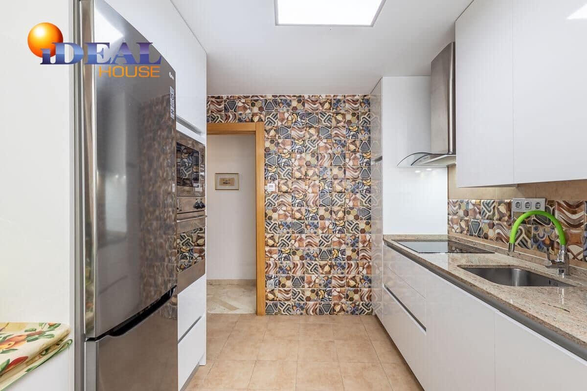 3 bedroom Flat for sale in Granada city with garage - € 395,000 (Ref: 9434388)