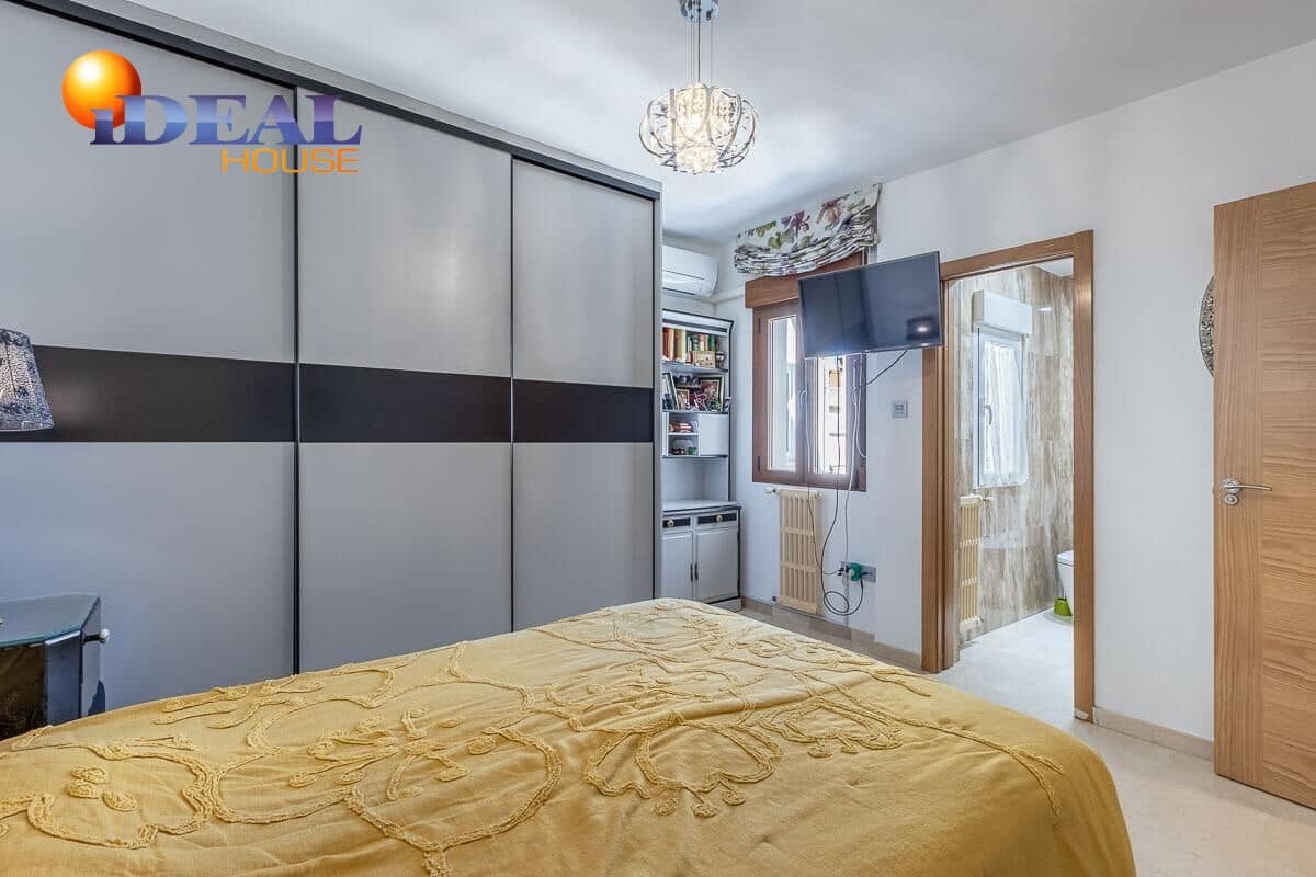 3 bedroom Flat for sale in Granada city with garage - € 395,000 (Ref: 9434388)