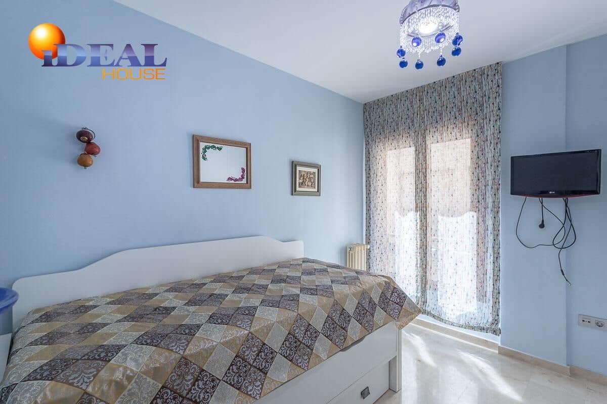 3 bedroom Flat for sale in Granada city with garage - € 395,000 (Ref: 9434388)