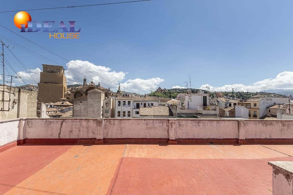 3 bedroom Flat for sale in Granada city with garage - € 395,000 (Ref: 9434388)