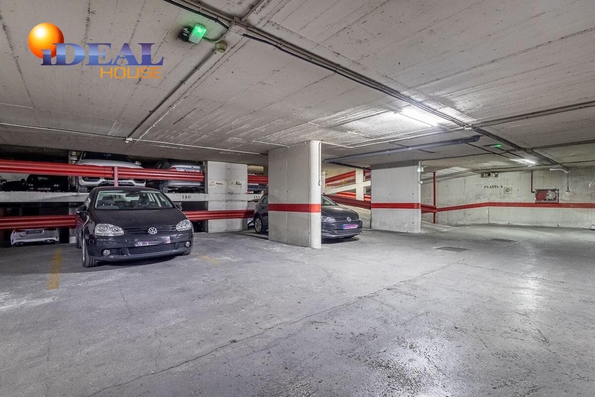 3 bedroom Flat for sale in Granada city with garage - € 395,000 (Ref: 9434388)