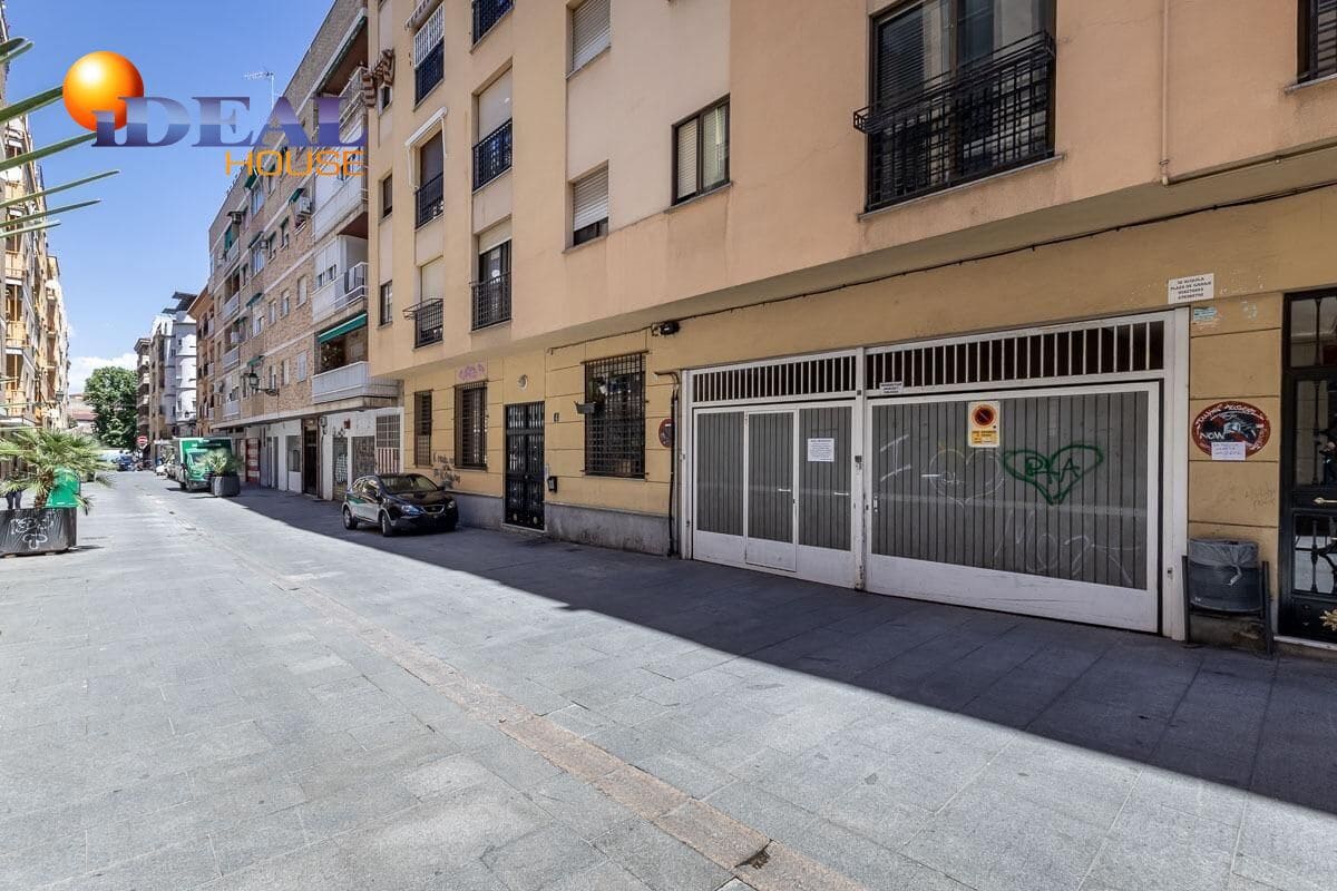 3 bedroom Flat for sale in Granada city with garage - € 395,000 (Ref: 9434388)