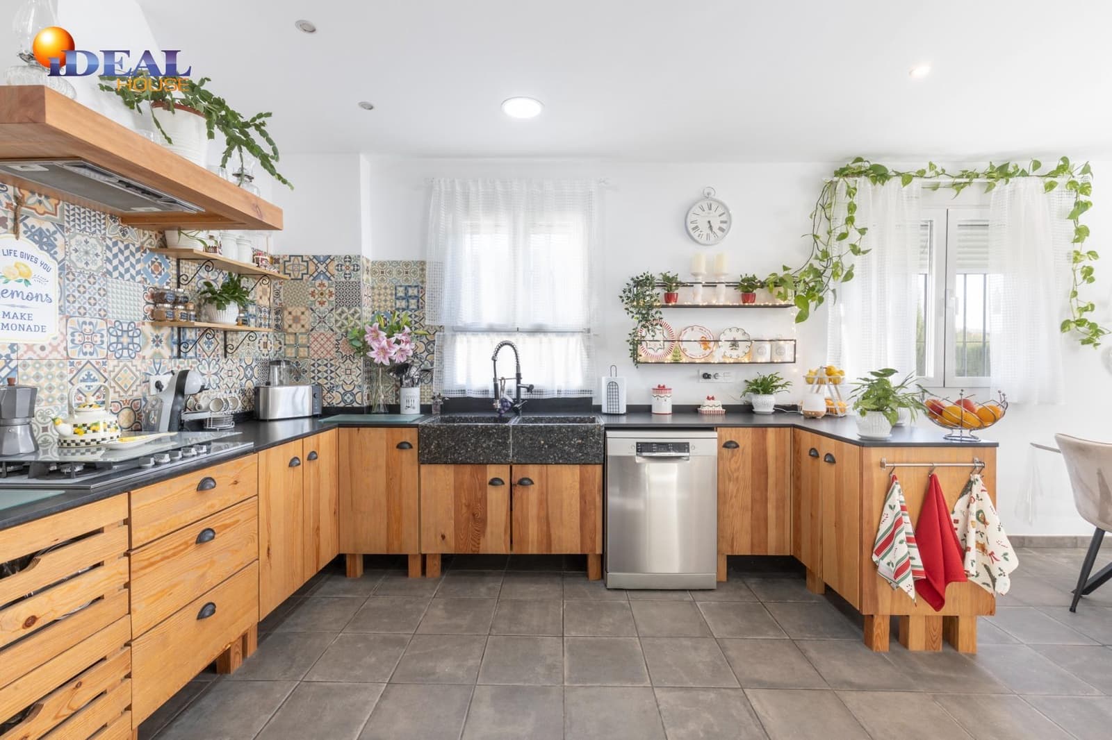 5 chambre Villa/Maison à vendre à Gojar avec piscine garage - 560 000 € (Ref: 9434389)