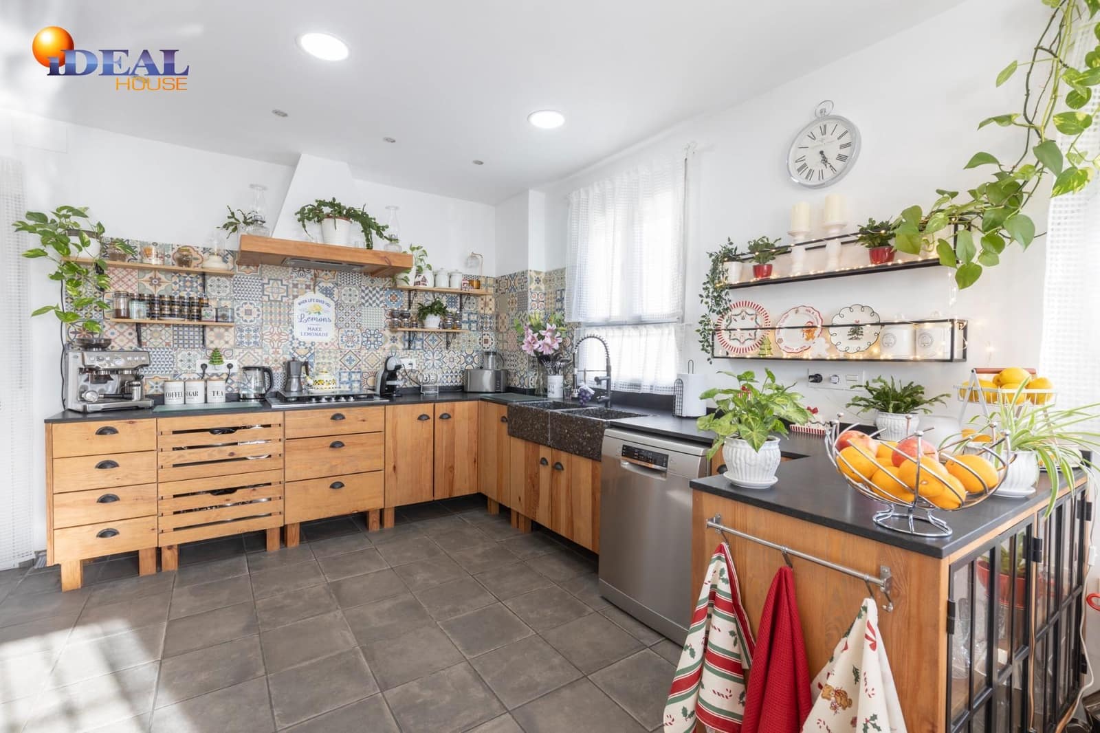 5 chambre Villa/Maison à vendre à Gojar avec piscine garage - 560 000 € (Ref: 9434389)