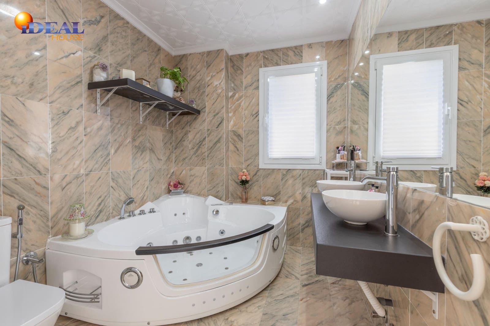 5 chambre Villa/Maison à vendre à Gojar avec piscine garage - 560 000 € (Ref: 9434389)