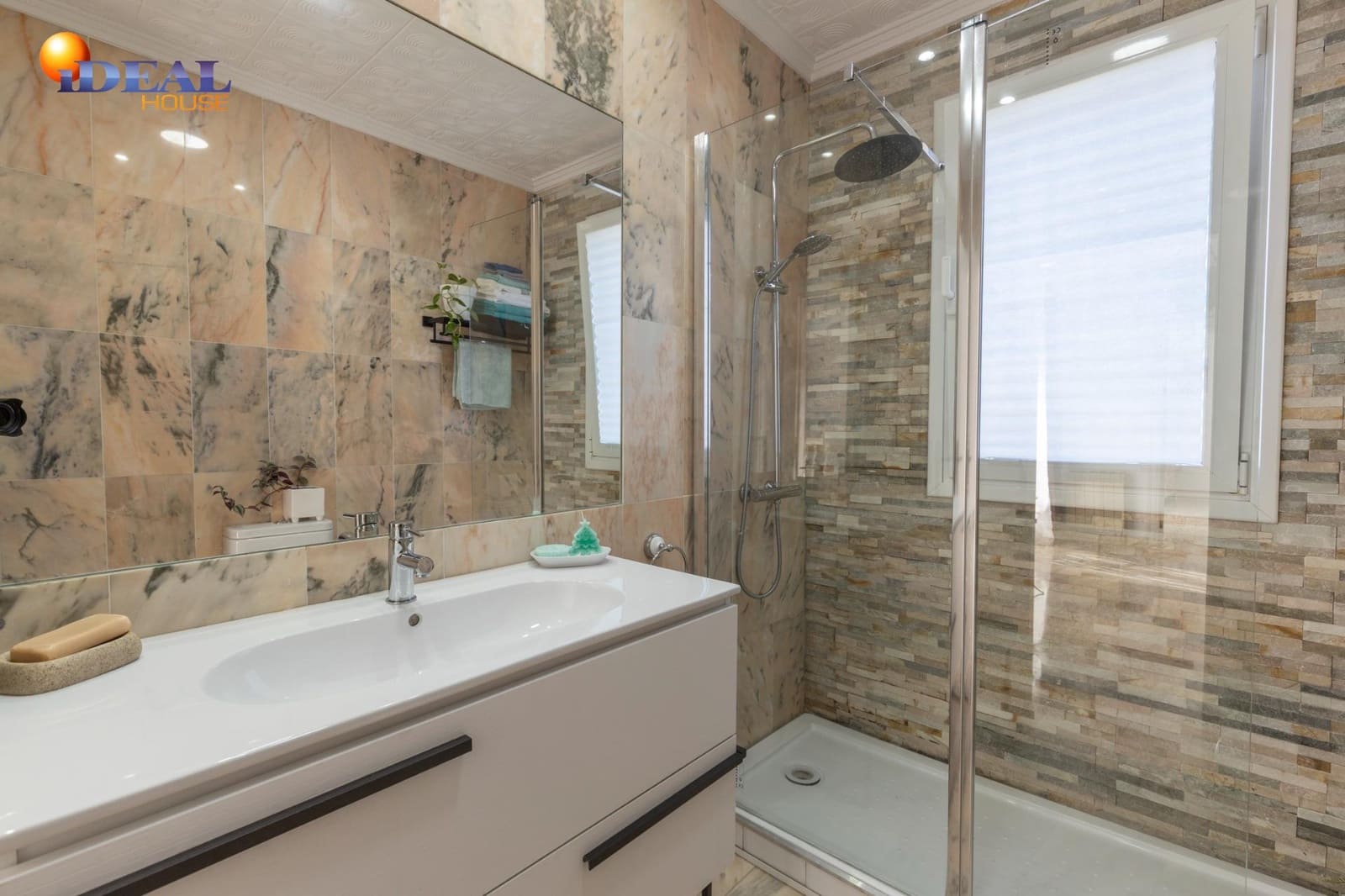 5 chambre Villa/Maison à vendre à Gojar avec piscine garage - 560 000 € (Ref: 9434389)