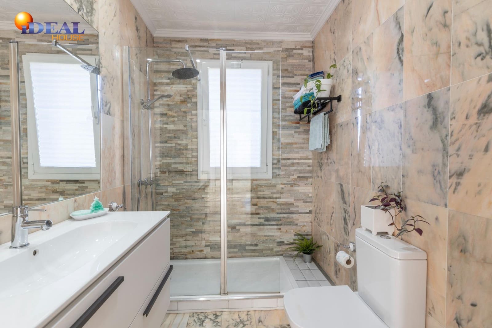 5 chambre Villa/Maison à vendre à Gojar avec piscine garage - 560 000 € (Ref: 9434389)