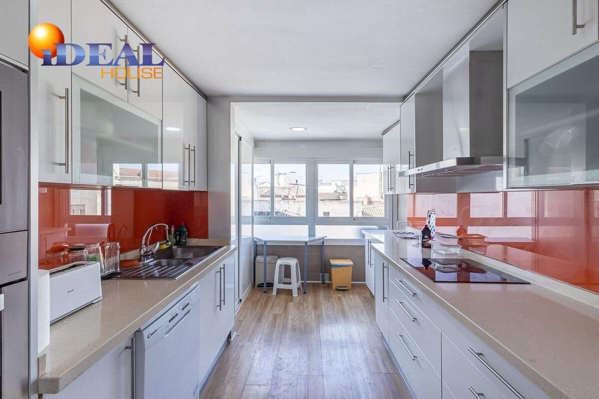 11 bedroom Apartment for sale in Granada city - € 1,069,000 (Ref: 9434392)