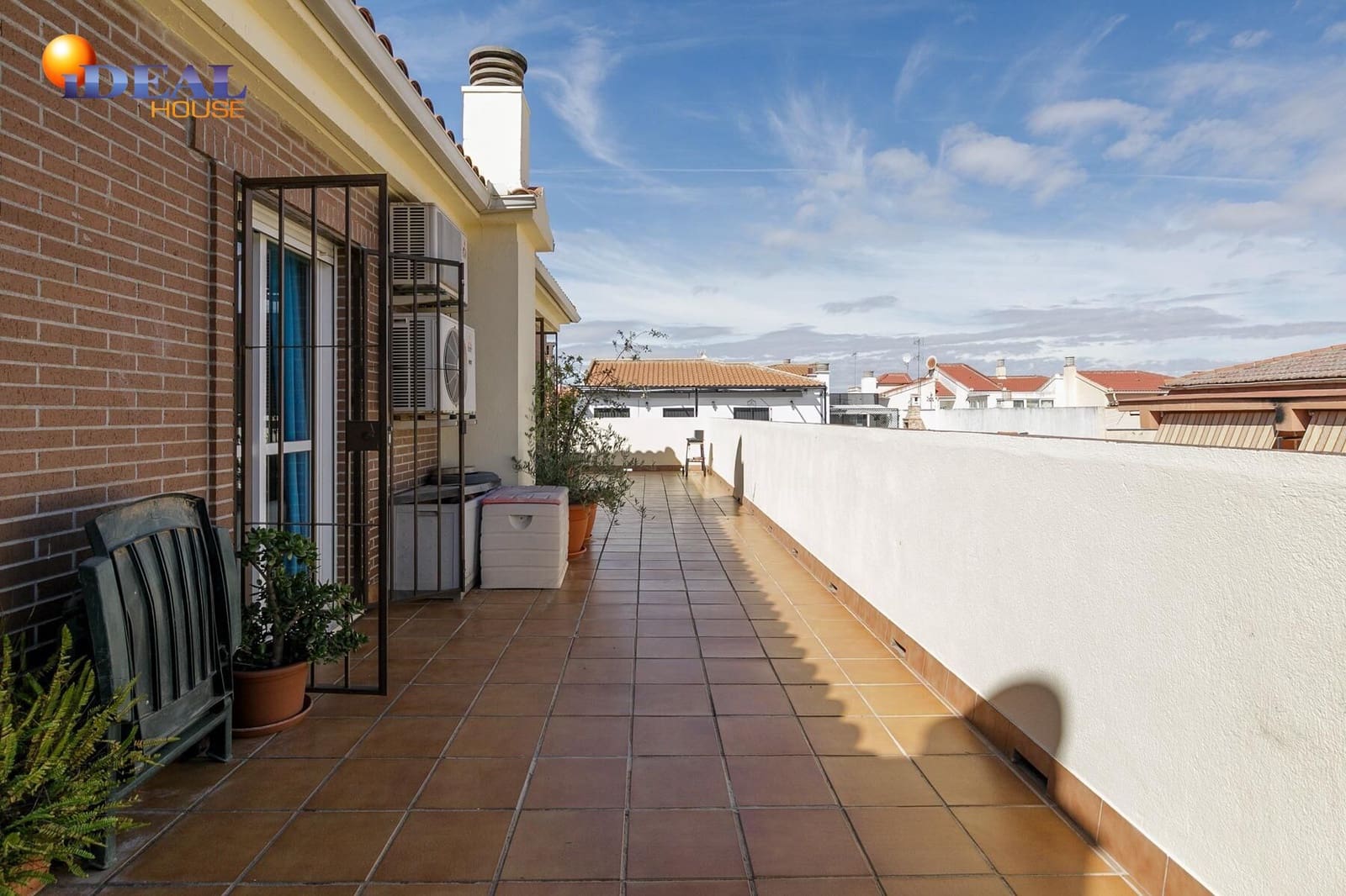 4 sypialnia Penthouse na sprzedaż w Armilla z garażem - 349 900 € (Ref: 9434393)