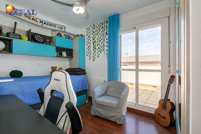 4 sypialnia Penthouse na sprzedaż w Armilla z garażem - 349 900 € (Ref: 9434393)