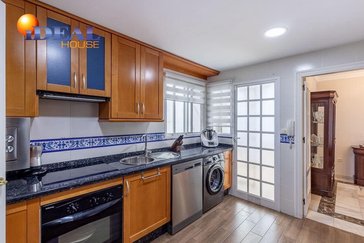 3 sovrum Radhus till salu i Motril med garage - 460 000 € (Ref: 9434394)