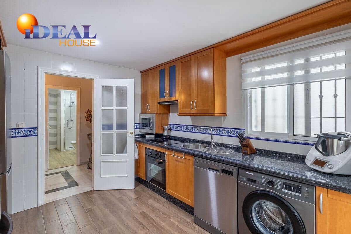 3 sovrum Radhus till salu i Motril med garage - 460 000 € (Ref: 9434394)