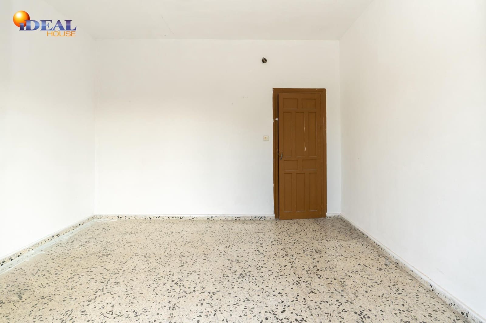 6 soveværelse Rækkehus til salg i Motril - € 155.000 (Ref: 9434397)