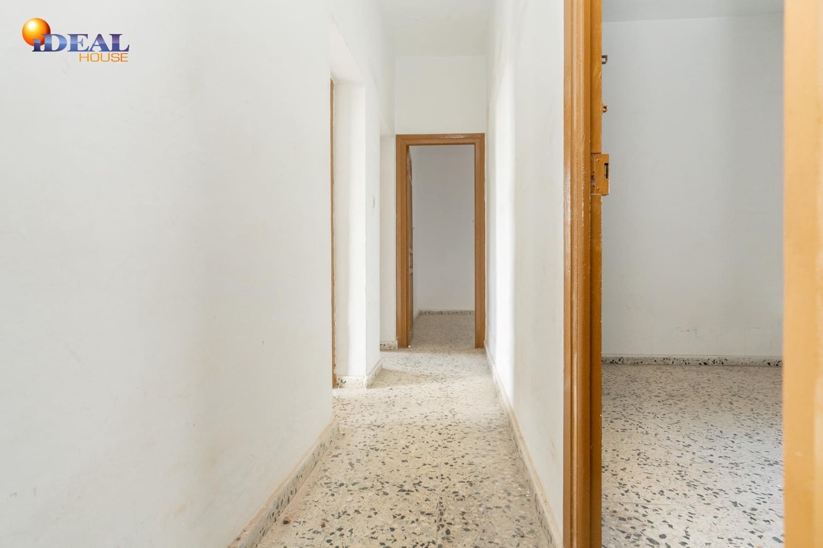 6 soveværelse Rækkehus til salg i Motril - € 155.000 (Ref: 9434397)