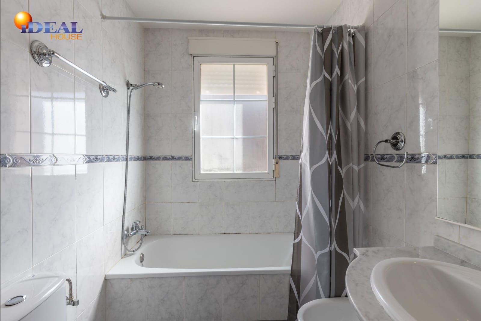 4 soverom Rekkehus til salgs i Cajar med garasje - € 349 000 (Ref: 9434403)