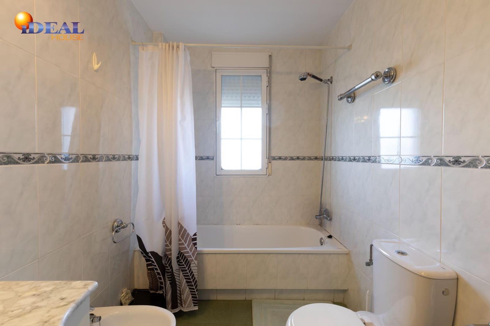 4 soverom Rekkehus til salgs i Cajar med garasje - € 349 000 (Ref: 9434403)