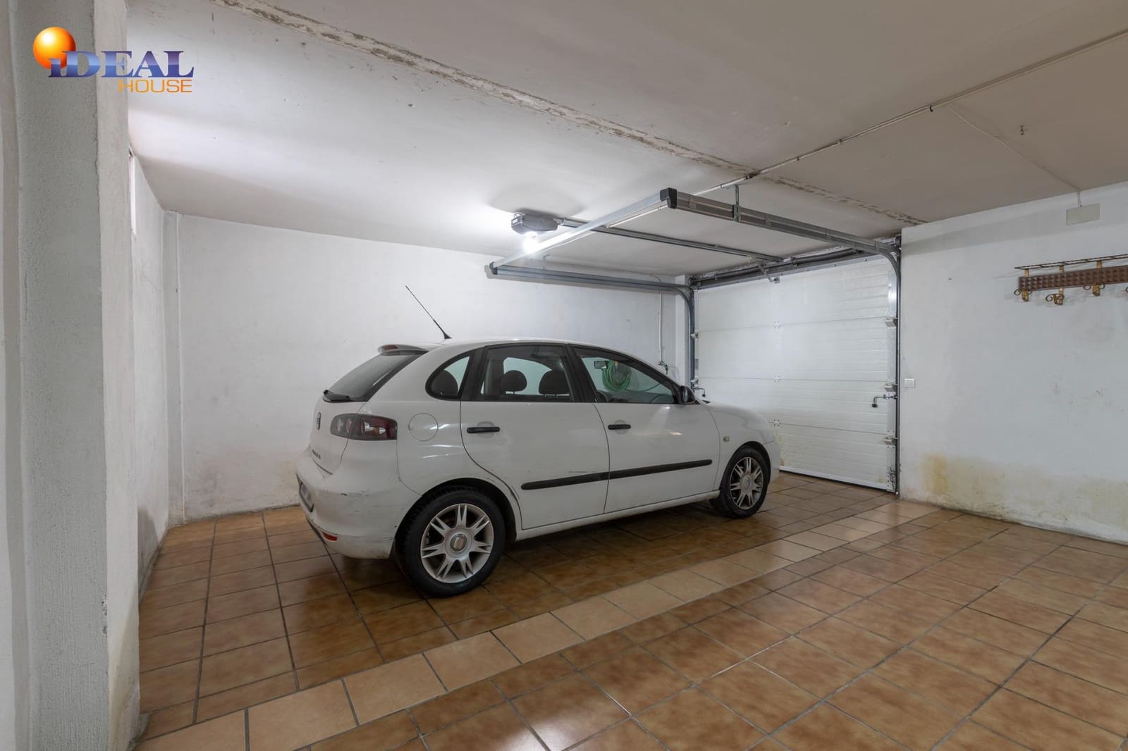 4 soverom Rekkehus til salgs i Cajar med garasje - € 349 000 (Ref: 9434403)