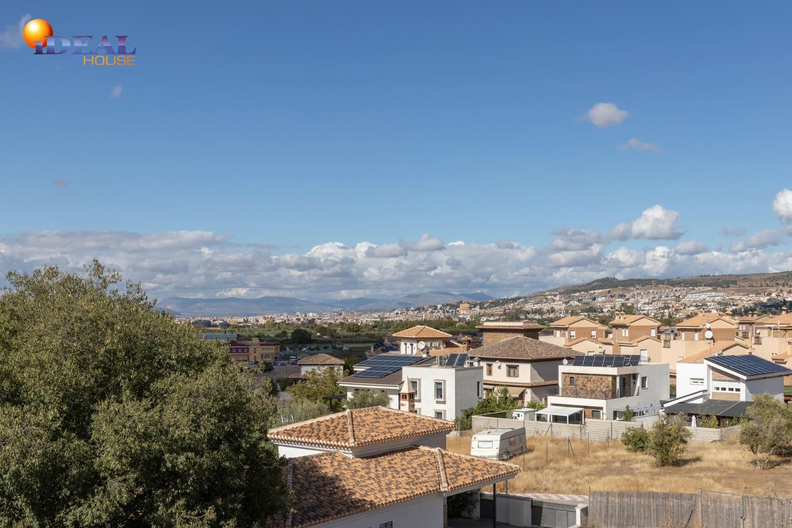 4 soverom Rekkehus til salgs i Cajar med garasje - € 349 000 (Ref: 9434403)