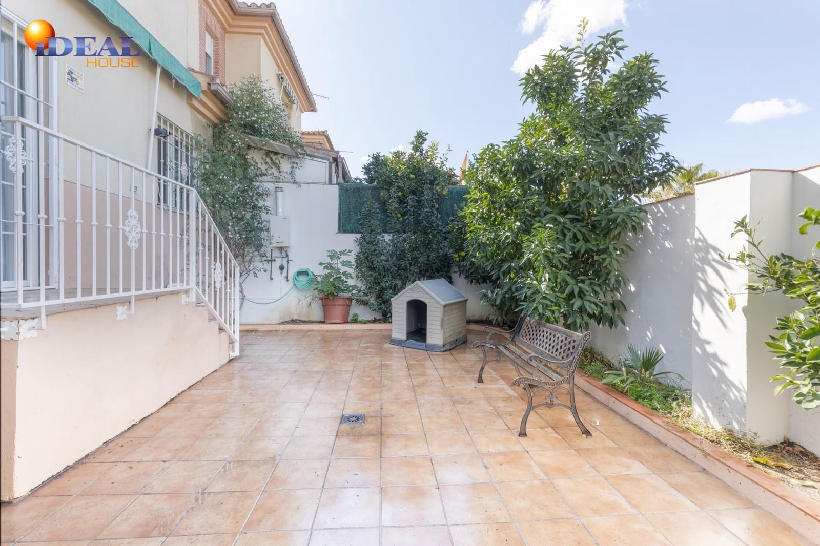 4 soverom Rekkehus til salgs i Cajar med garasje - € 349 000 (Ref: 9434403)