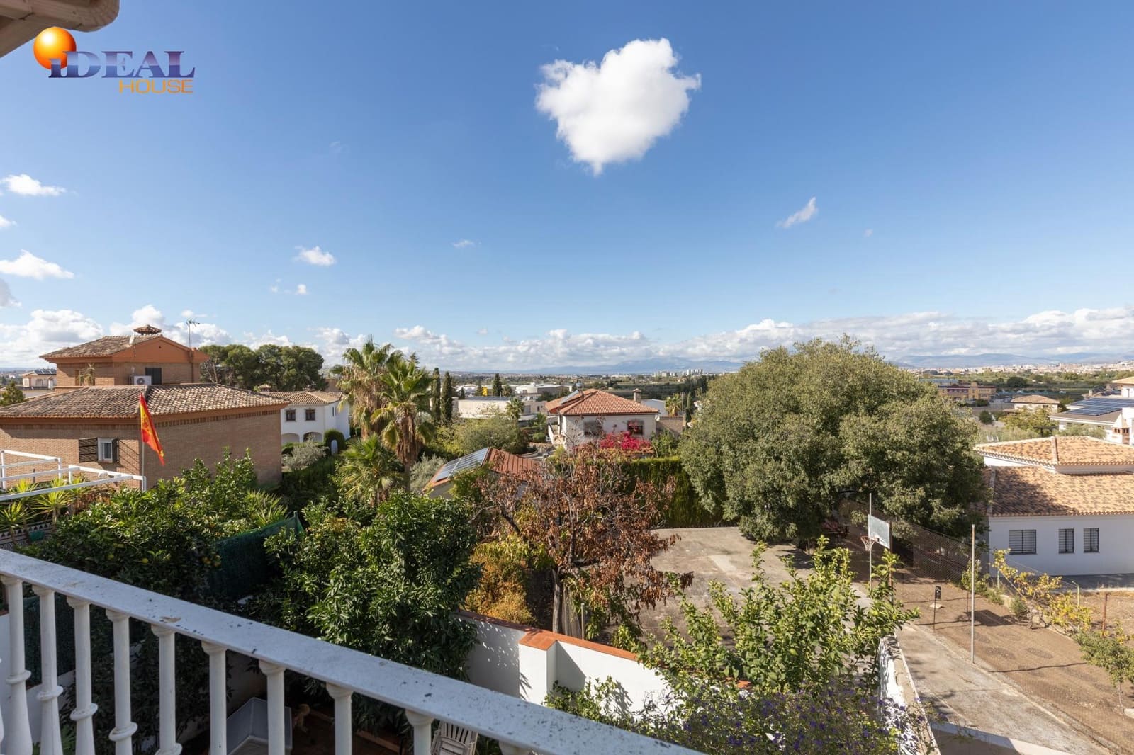 4 soverom Rekkehus til salgs i Cajar med garasje - € 349 000 (Ref: 9434403)